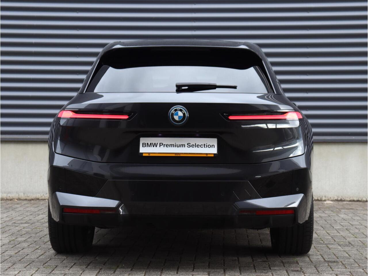 BMW iX xDrive40 | High Executive | Sportpakket | Panodak Skylounge | Driving Assistant Prof. | Soft Close | Parking Assistant Plus | Harman Kardon | 22'' LMV