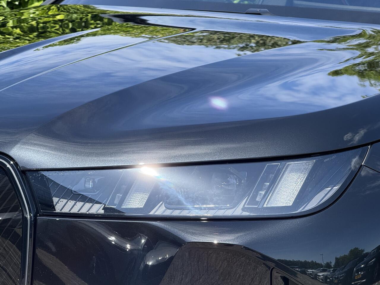 BMW iX xDrive45 | M-Sport Pro | Panorama Sky Lounge | 23'' | Harman/Kardon | Driv. Ass. Prof.