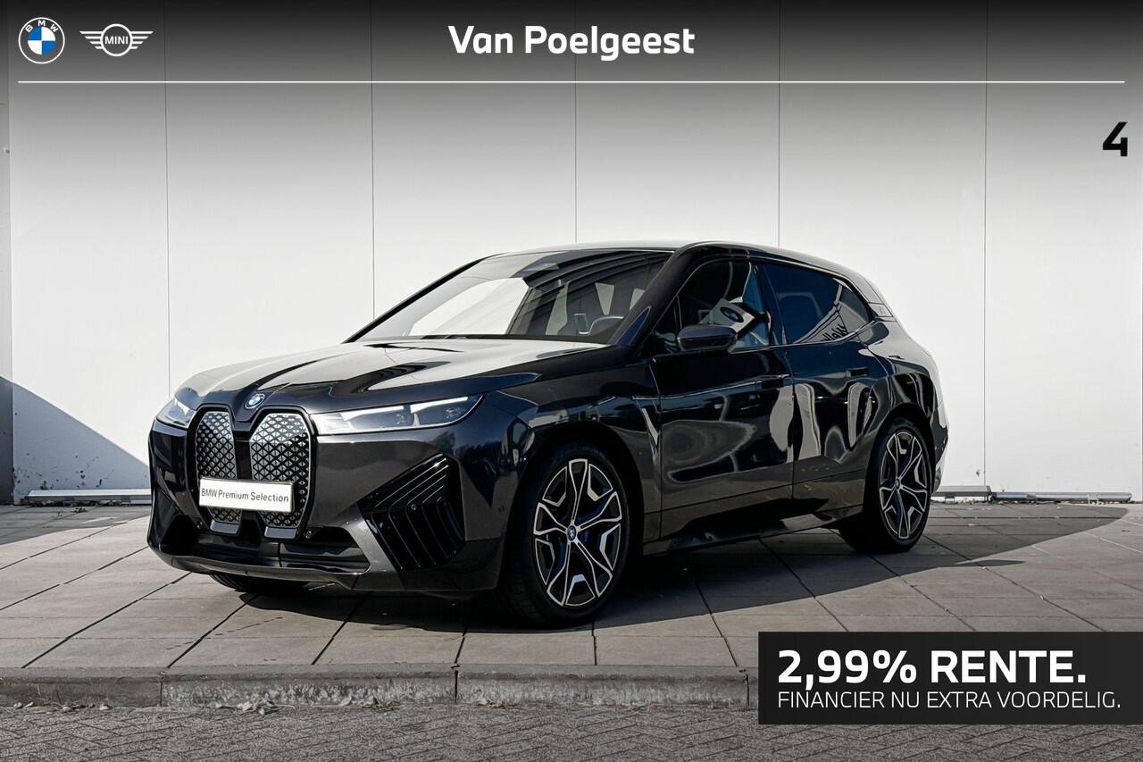 BMW iX xDrive50 22 Inch / Getinte Ramen Achter / Stoelventilatie / Stoelverwarming / Driving Assistant / Laser Light / 4 Zone Airco / Selections