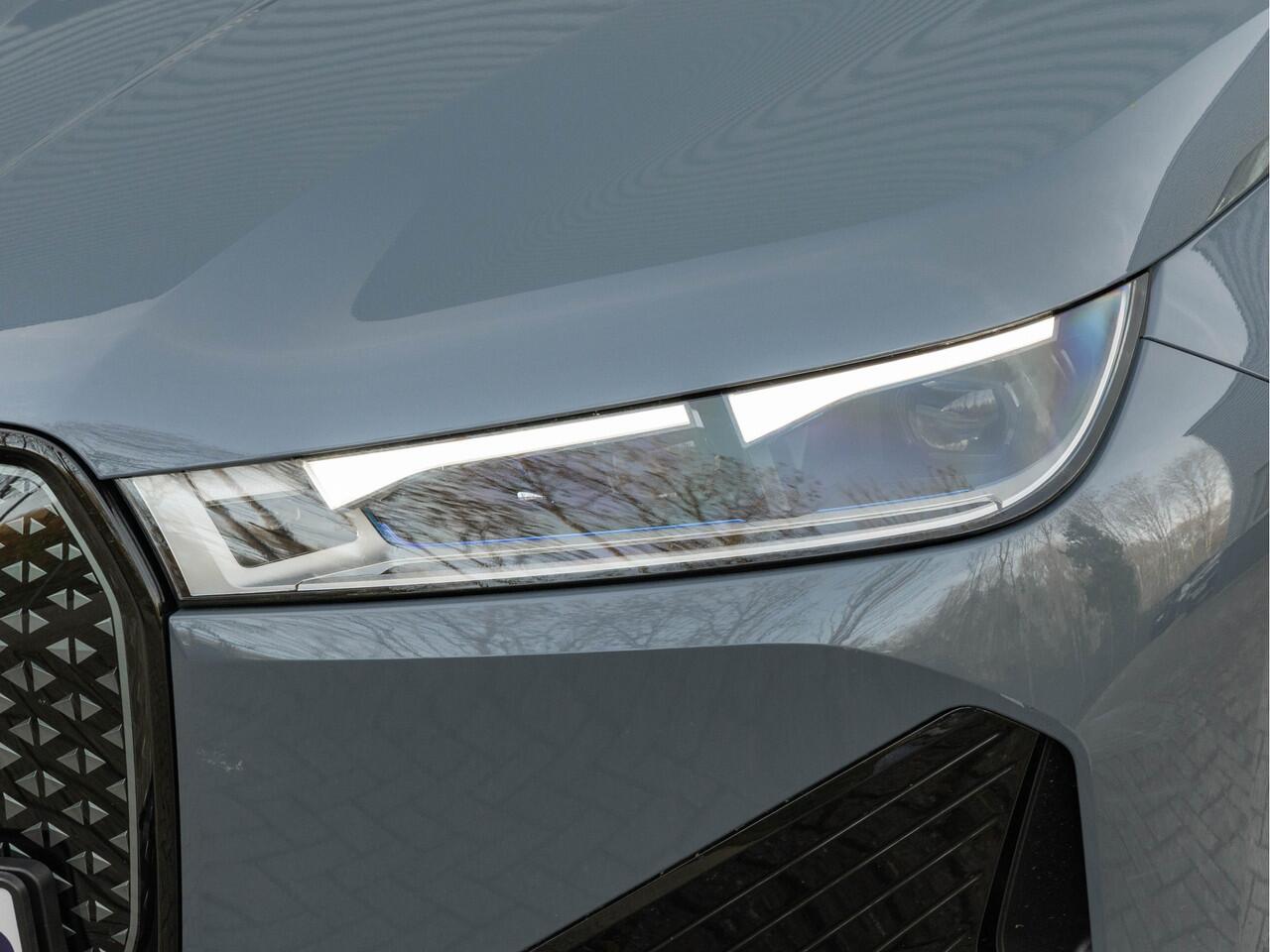 BMW iX xDrive50 - 112 kWh - Sportpakket - Driving Ass Prof - Head-up