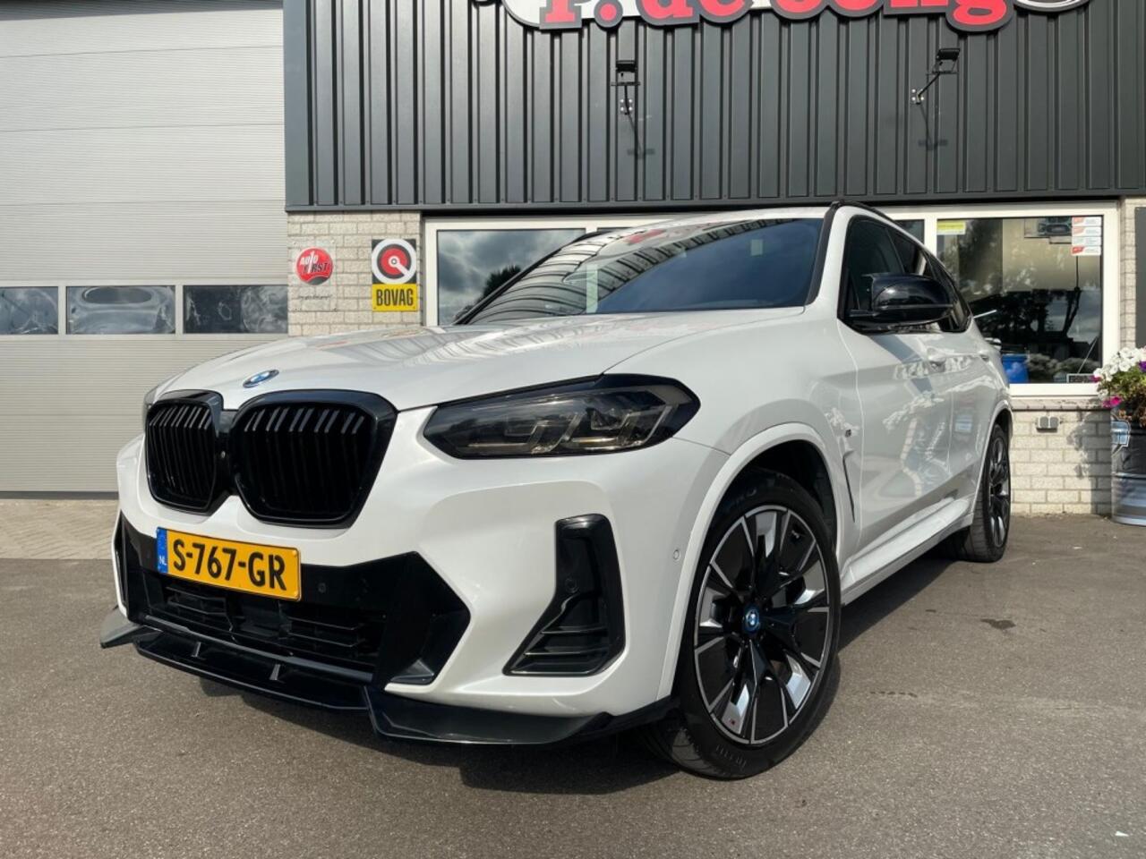 BMW iX HIGH EXECUTIVE 80kWh M-Sport, Aeropakket, Pano, Trekhaak, HUD, Memory, Leder, Mooi vol!
