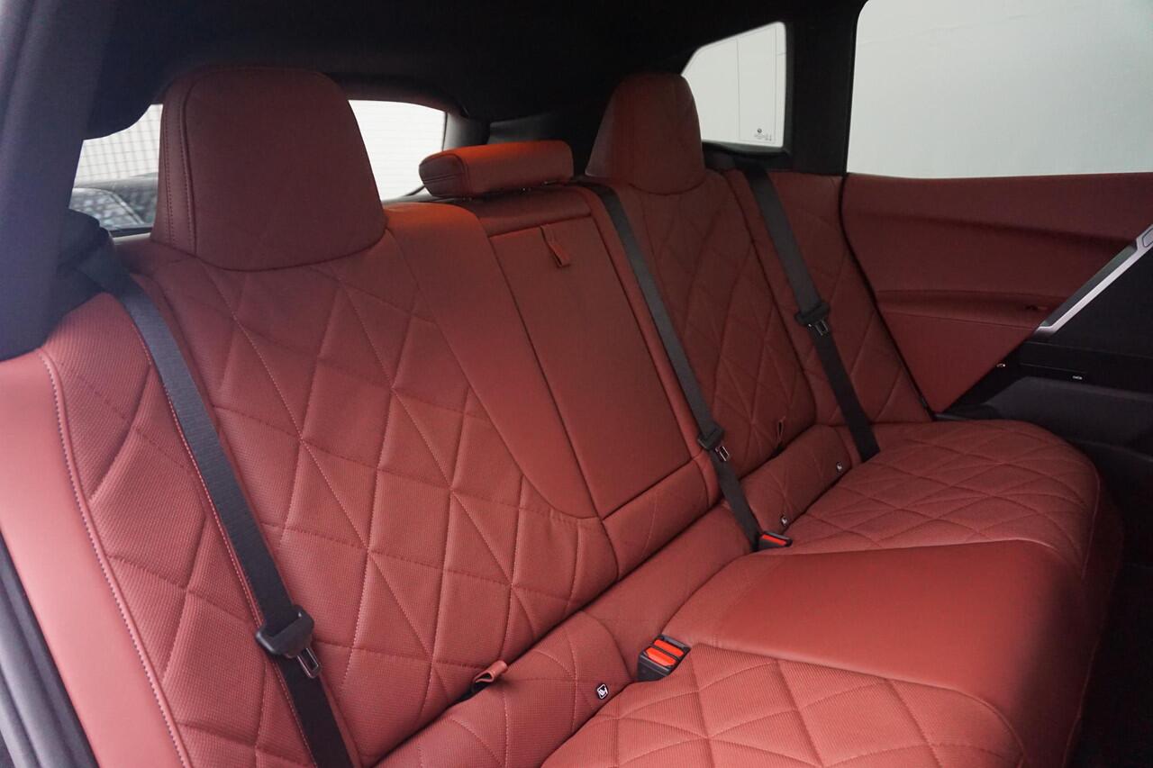 BMW iX xDrive45 101 kWh | M Sportpakket | M Sportpakket Pro | Comfort Pack | Innovation Pack