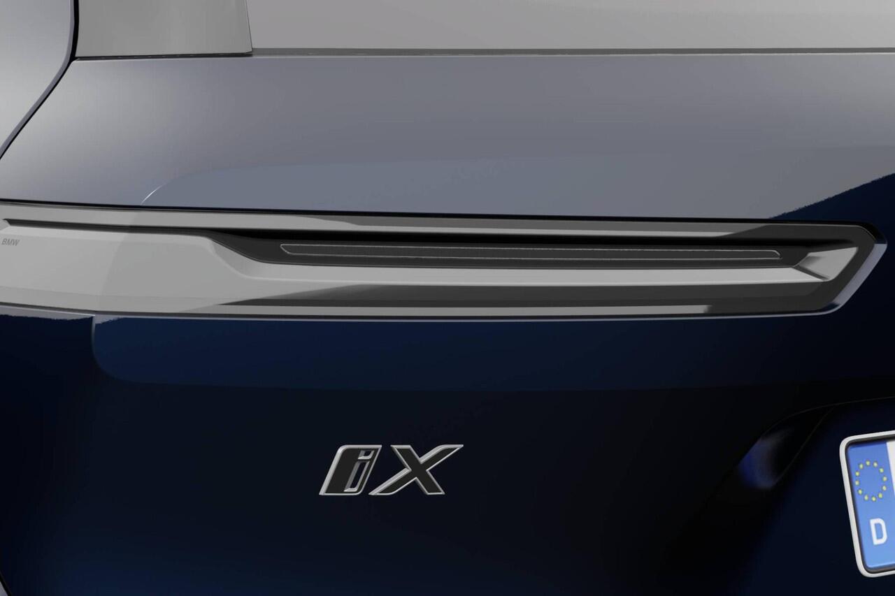 BMW iX xDrive M70 | Comfort Pack | Innovation Pack | Glazen panoramadak Sky Lounge