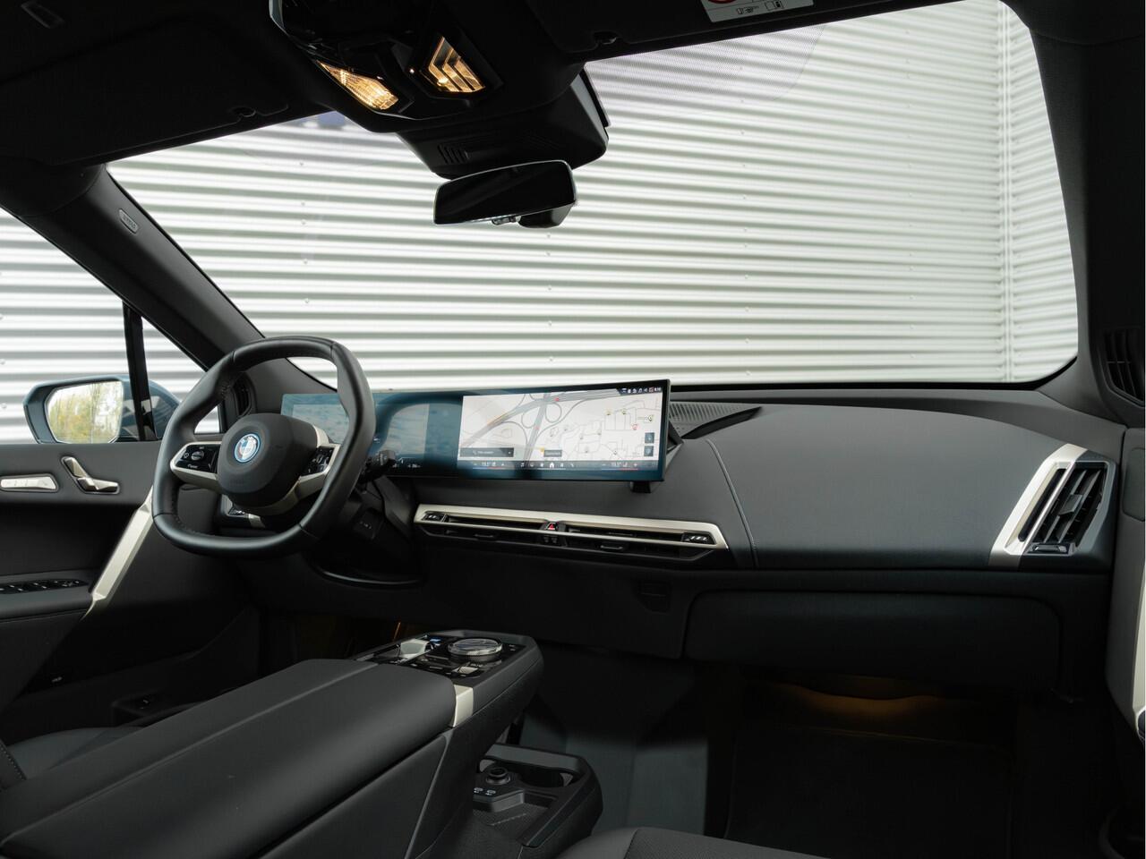 BMW iX xDrive50 - 112 kWh - Sportpakket - Driving Ass Prof - Head-up