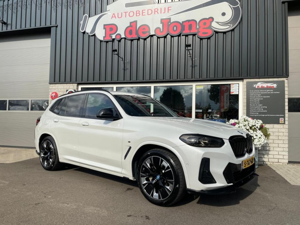 BMW iX HIGH EXECUTIVE 80kWh M-Sport, Aeropakket, Pano, Trekhaak, HUD, Memory, Leder, Mooi vol!