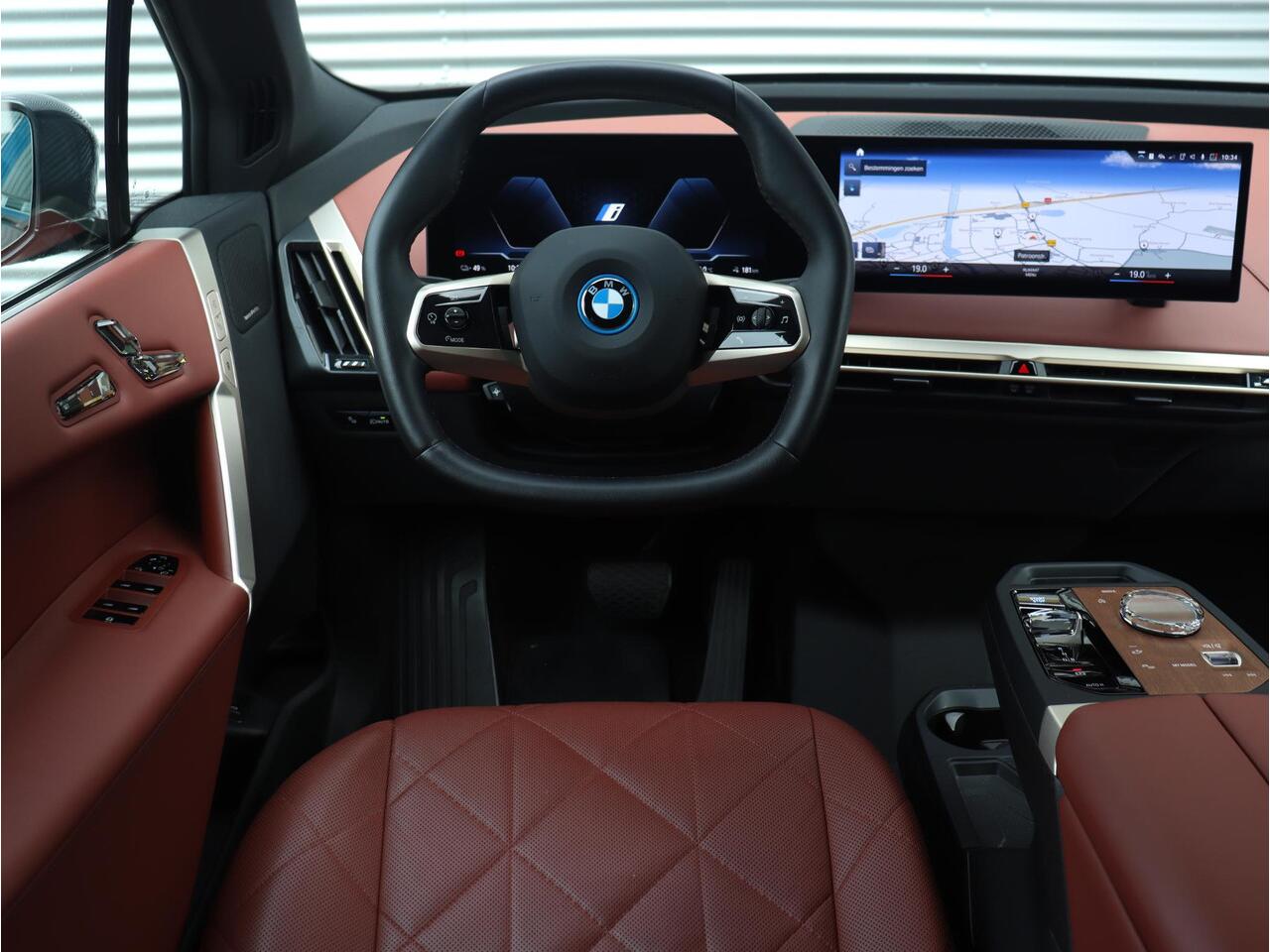 BMW iX xDrive40 | High Executive | Sportpakket | Panodak Skylounge | Driving Assistant Prof. | Soft Close | Parking Assistant Plus | Harman Kardon | 22'' LMV