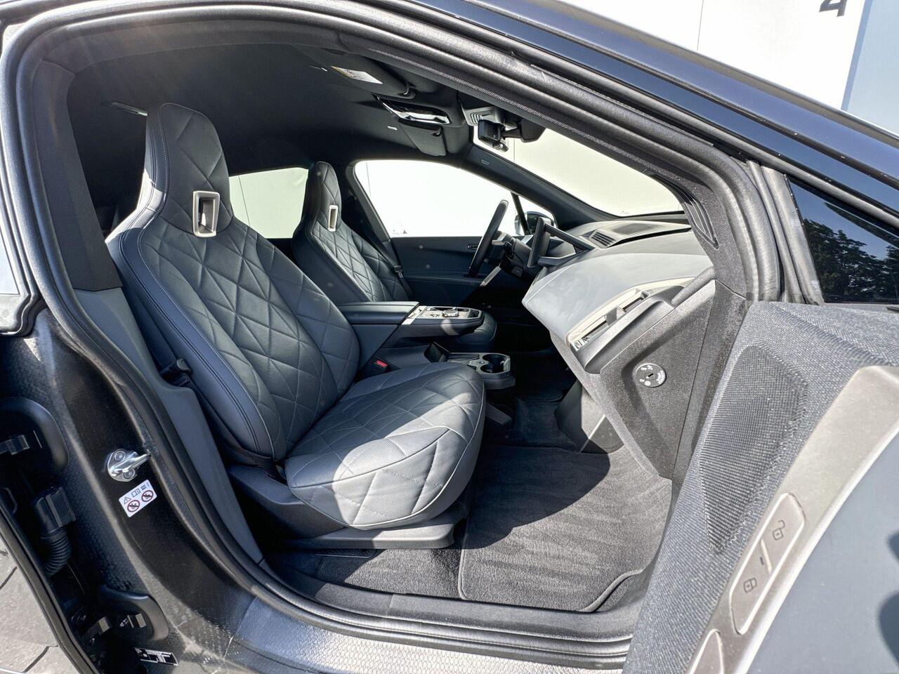 BMW iX xDrive50 22 Inch / Getinte Ramen Achter / Stoelventilatie / Stoelverwarming / Driving Assistant / Laser Light / 4 Zone Airco / Selections