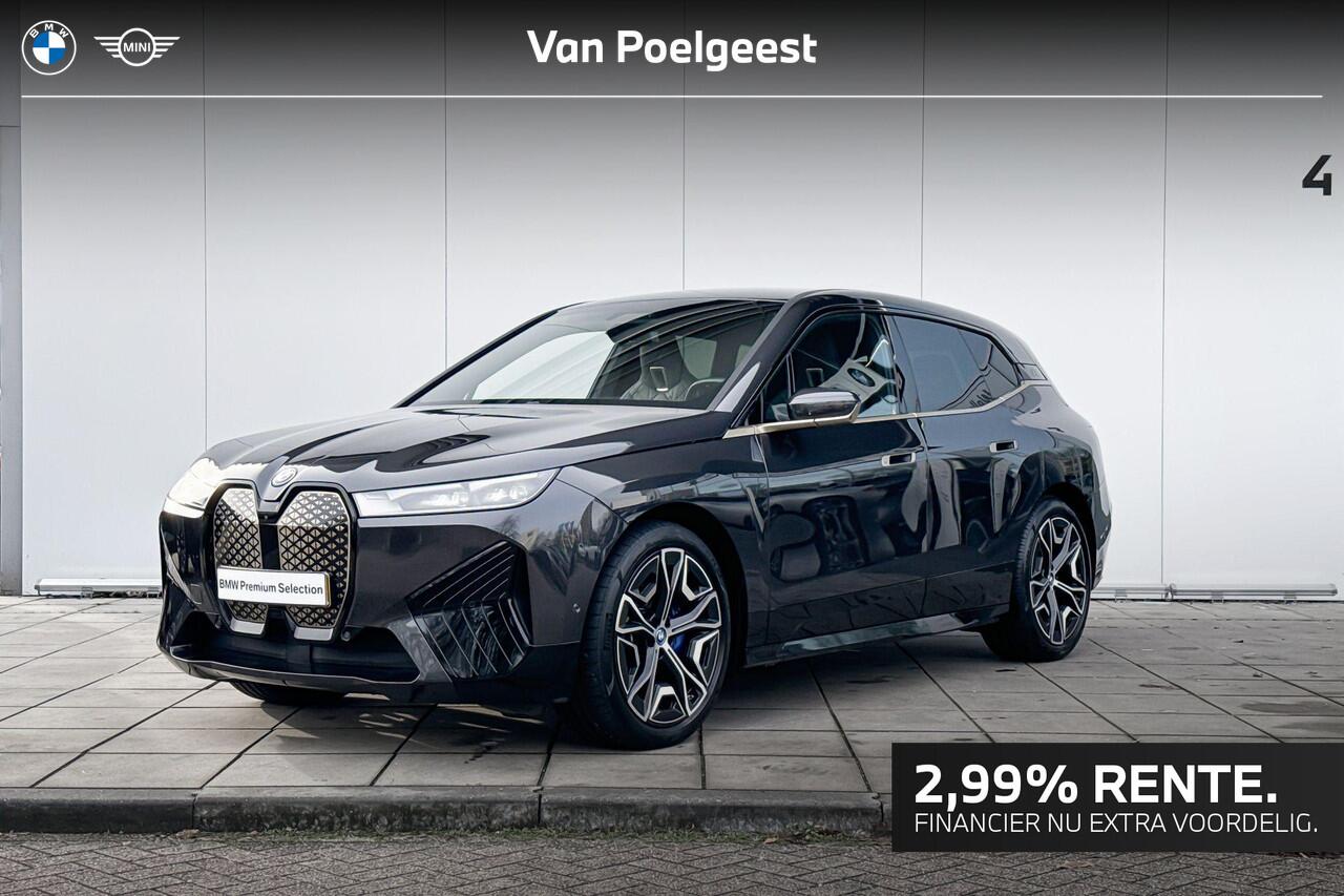 BMW iX xDrive40 High Executive M-Sport / Copilot Pack / Parking Assistant Plus / Harman Kardon / Head-Up / Stuurwielrand Verwarmd / 22 Inch / getint glas / Individual Exterieur Line Titanbronze / Clear&Bold / Selections