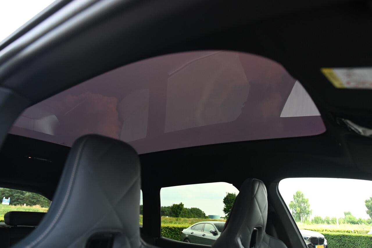BMW iX xDrive45 M Sport / Panoramadak Sky Lounge / Trekhaak / Parking Assistant Professional / Soft-Close / M Multifunctionele Stoelen / Active Steering