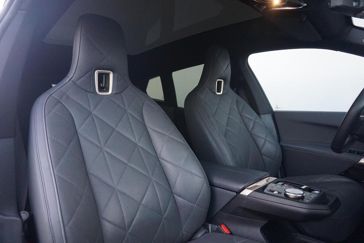 BMW iX M60 High Executive 112 kWh | Trekhaak / Parking Assistant Professional / Harman Kardon / Panoramdak Sky Lounge