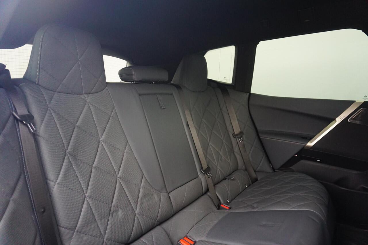 BMW iX xDrive40 Sportpakket 22'' / Bowers & Wilkins / Laserlight / Driving Assistant