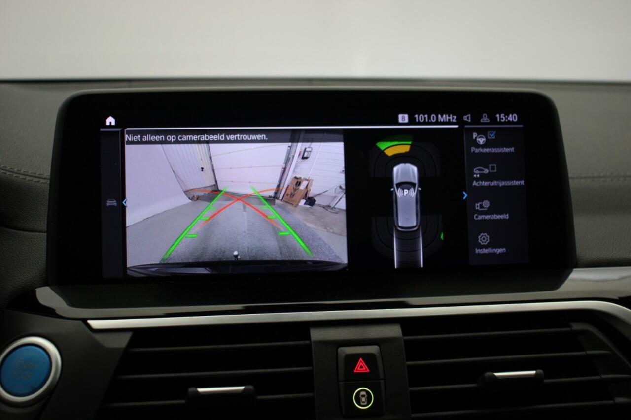 BMW iX Executive 80 kWh - Carplay, Panorama, Camera, Leer, Stoelverw. Afn. Trekhaak