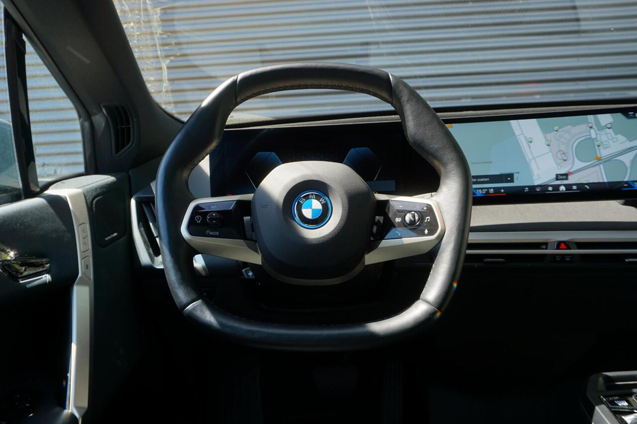 BMW iX xDrive50 Sportpakket | Comfort Access | Glazen panoramadak Sky Lounge | Driving Assistant Professional | HIFI System Harman Kardon | Parking Assistant Professional