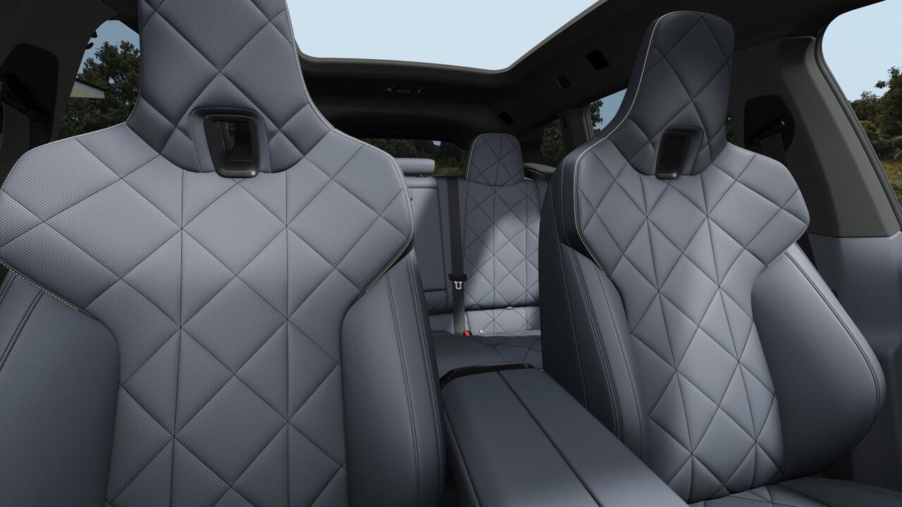 BMW iX xDrive45 M Sport / Panoramadak Sky Lounge / Trekhaak / M Multifunctionele Stoelen / Soft-Close / Parking Assistant Professional / Active Steering