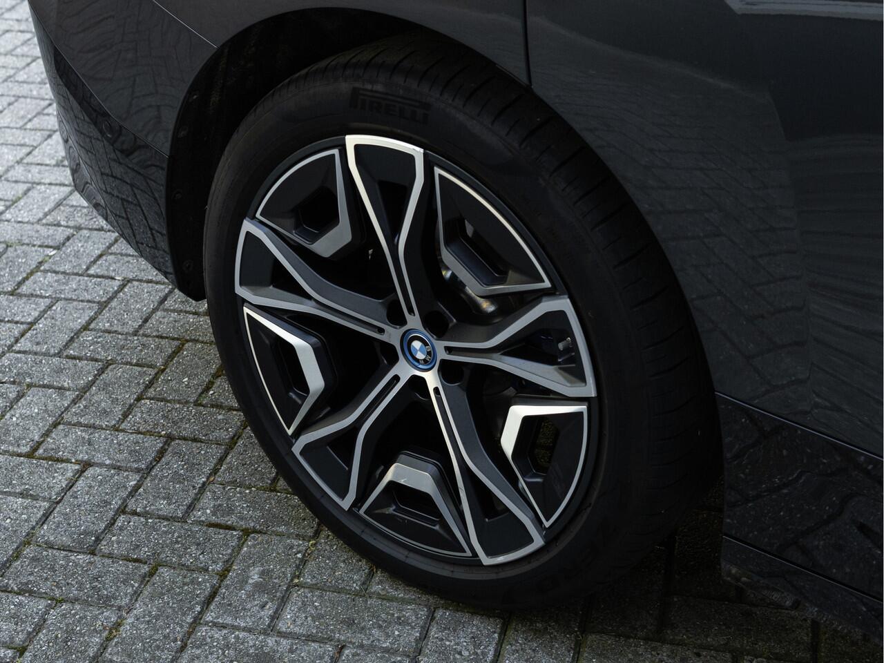 BMW iX xDrive50 - Sportpakket - Pano - Driving Ass Prof - Harman Kardon