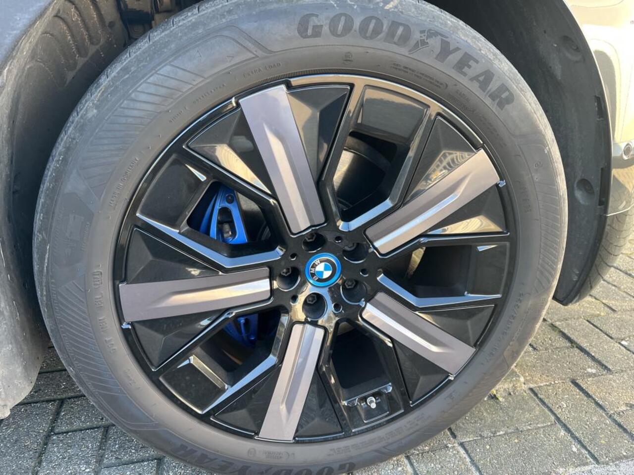 BMW iX xDrive40 High Exexcutive | 21" | Laser | Sportpakket | Driving Assistant Plus