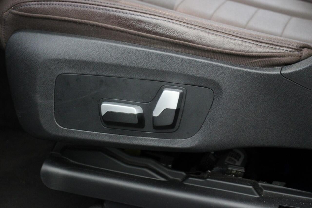 BMW iX Executive 80 kWh - Carplay, Panorama, Camera, Leer, Stoelverw. Afn. Trekhaak