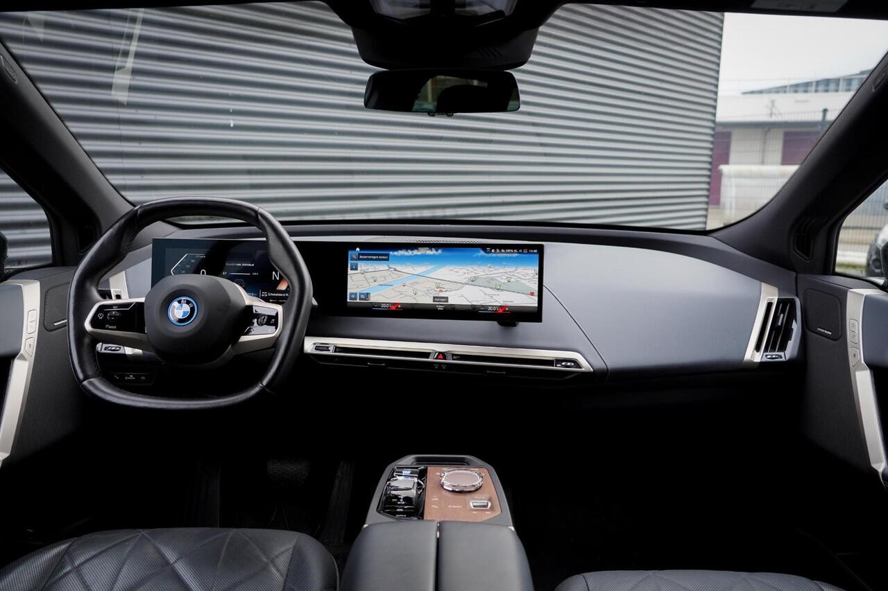 BMW iX xDrive40 Excellence 77 kWh / M-Sportpakket / Pano / Trekhaak