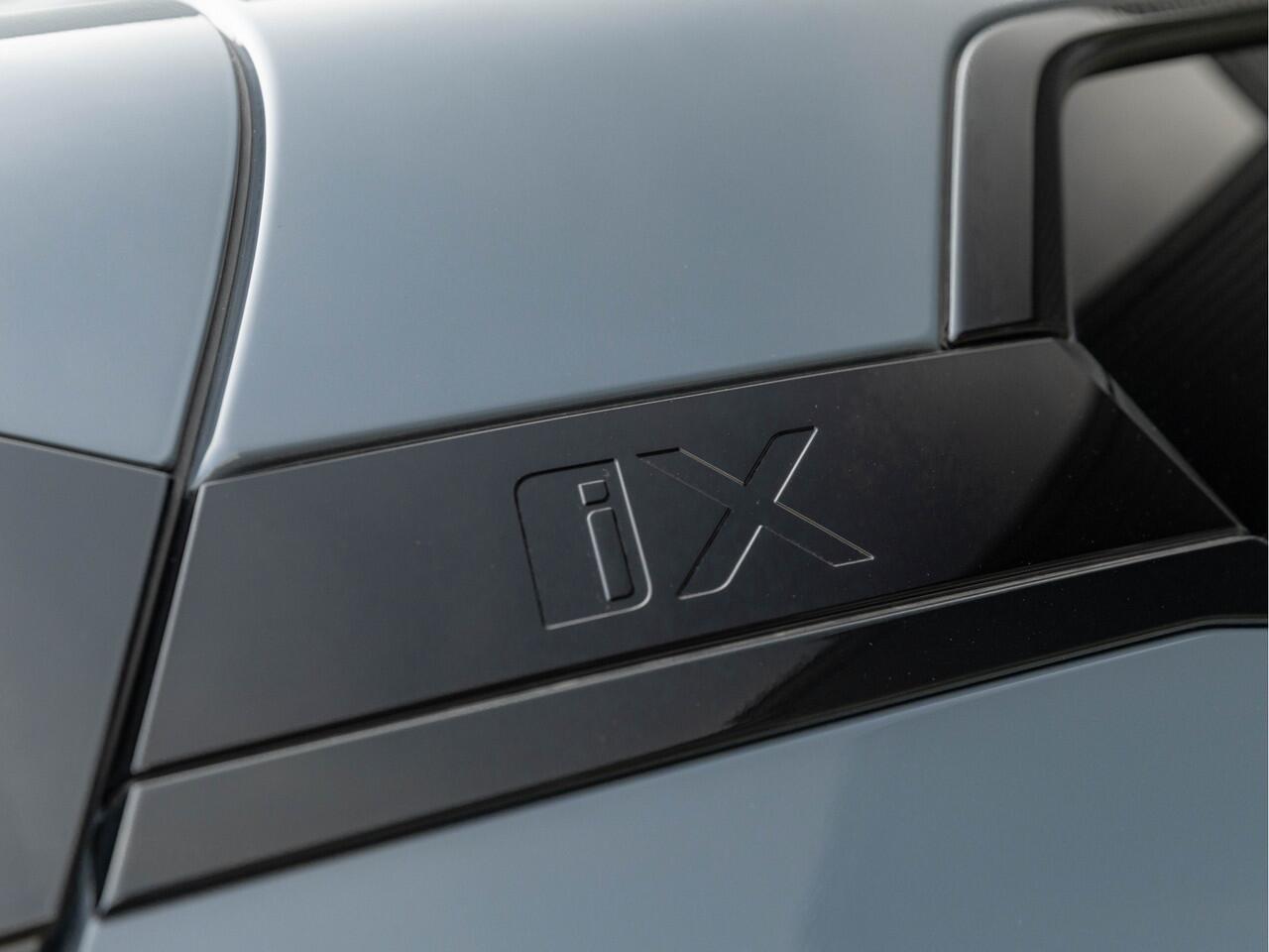 BMW iX xDrive50 - 112 kWh - Sportpakket - Driving Ass Prof - Head-up
