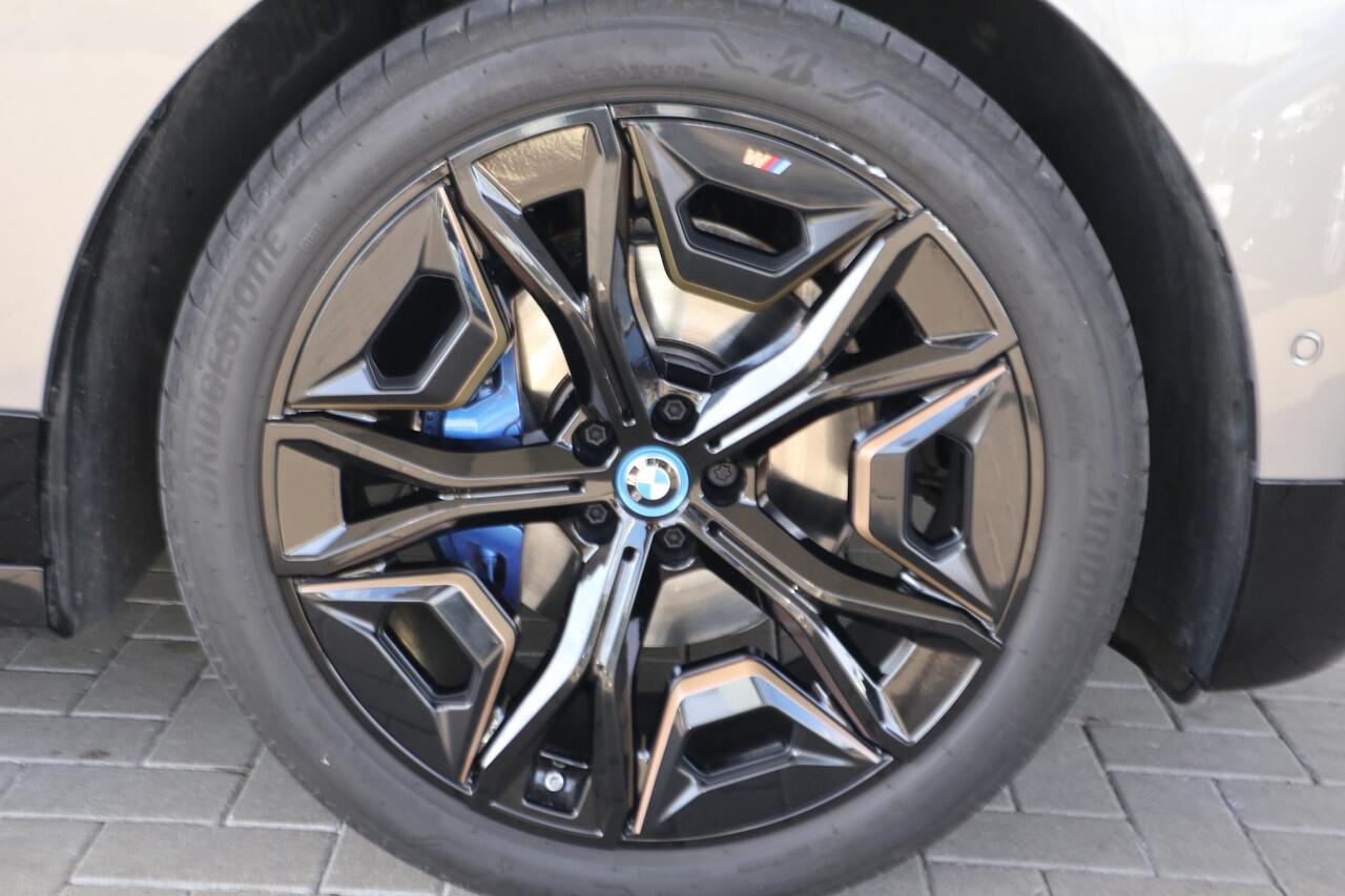 BMW iX xDrive40 Sportpakket | Driving Assistant Professional