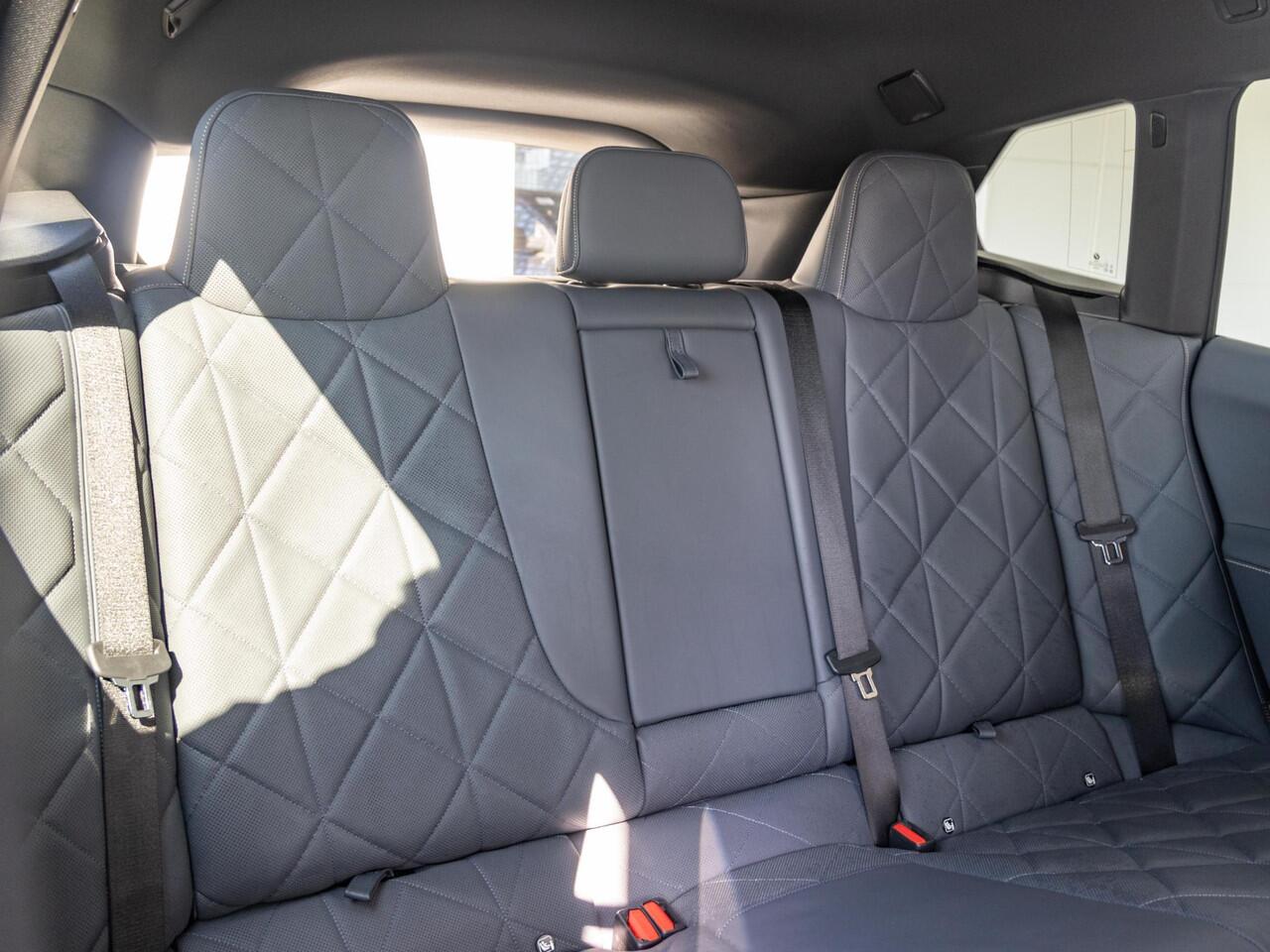 BMW iX xDrive40 | High Executive | Sportpakket | Comfort Access | Harman Kardon | Stoelverwarming voor & achter | Stuurverwarming | 21'' | Trekhaak