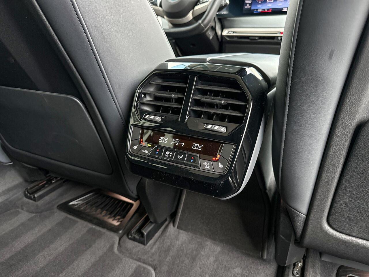 BMW iX xDrive50 Trekhaak | Panoramadak | Integral Active Steering