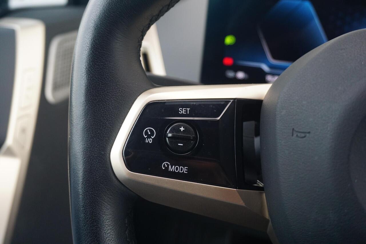 BMW iX xDrive40 Sportpakket 22'' / Bowers & Wilkins / Laserlight / Driving Assistant