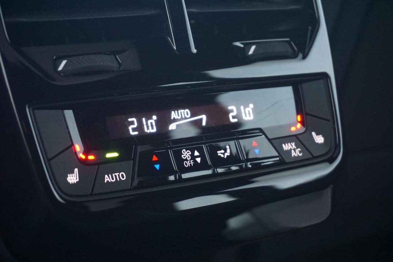 BMW iX M60 High Executive 112 kWh | Trekhaak / Parking Assistant Professional / Harman Kardon / Panoramdak Sky Lounge