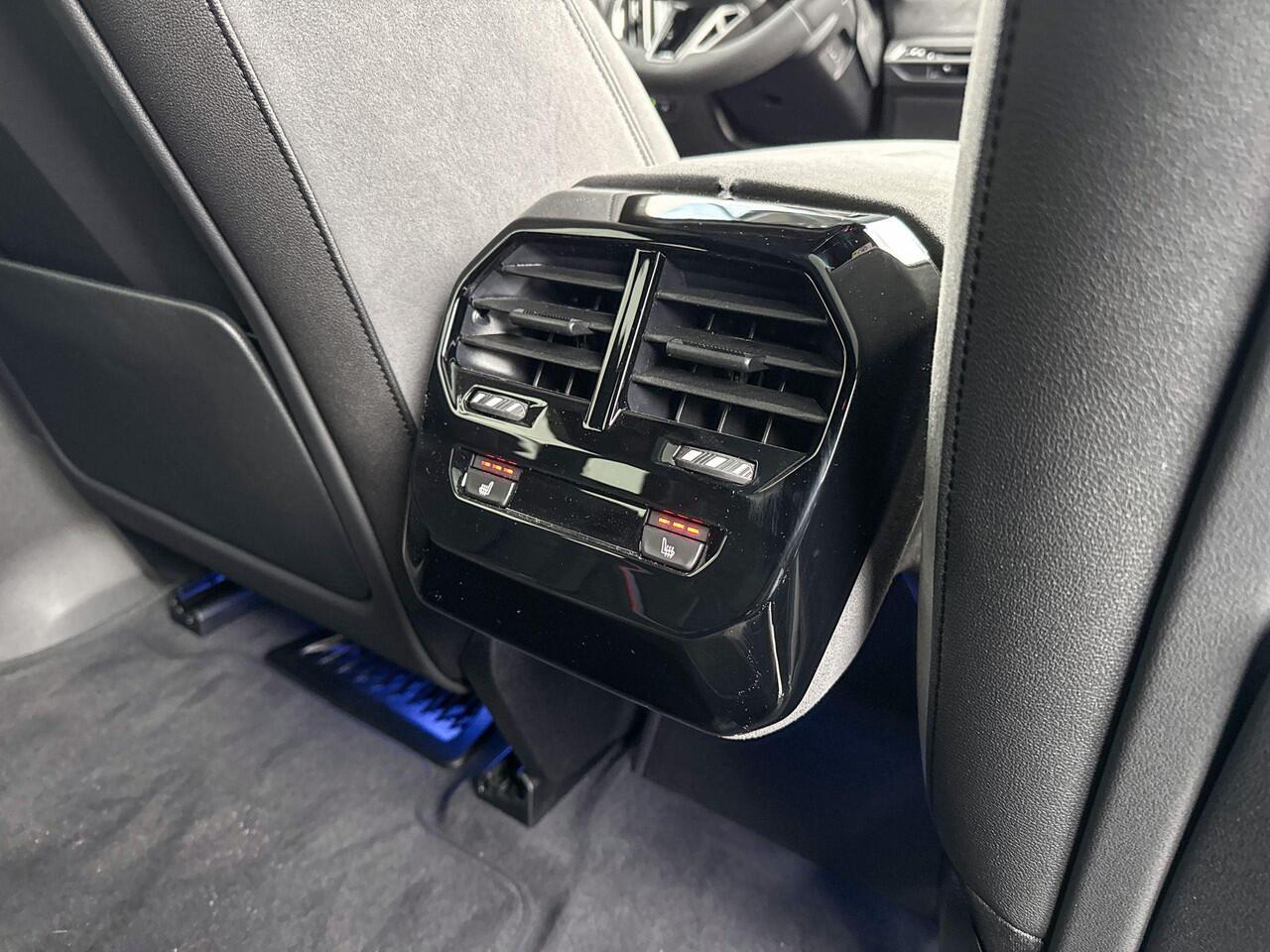 BMW iX xDrive45 101 kWh Trekhaak | Innovation Pack | M Sport |