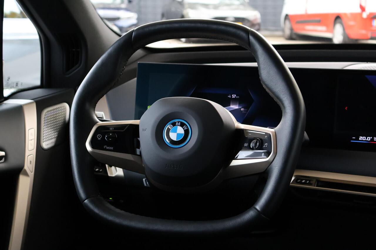 BMW iX M60 High Executive 112 kWh | Bowers & Wilkins | M Aerodynamica | Head-up Display | Voorstoelen Verwarmd