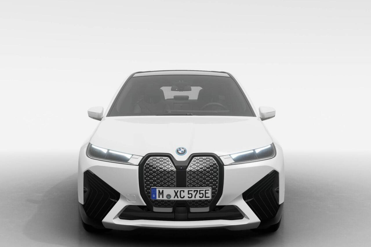 BMW iX xDrive40 | Sportpakket | Glazen Panoramadak Sky Lounge | Driving Assistant Professional | Showroomvoordeel