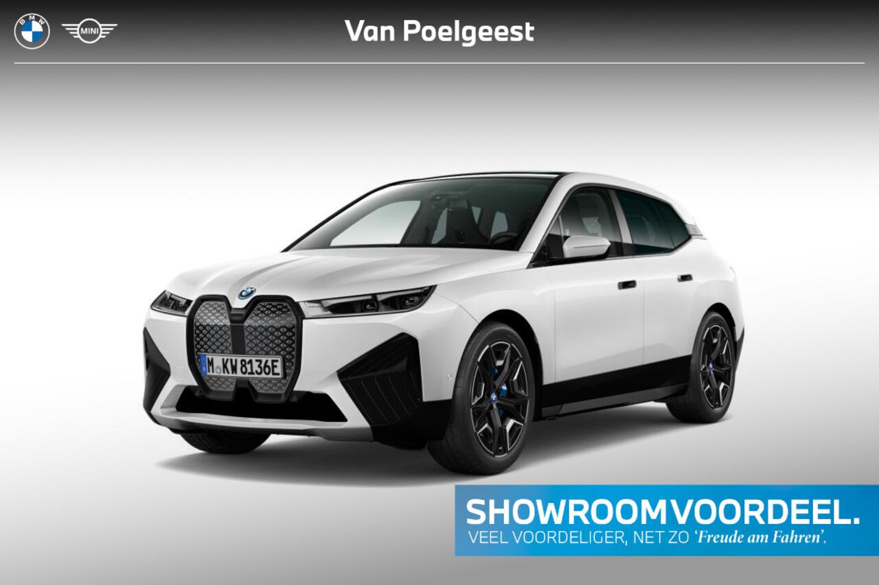 BMW iX xDrive40 | Sportpakket | Glazen Panoramadak Sky Lounge | Driving Assistant Professional | Showroomvoordeel