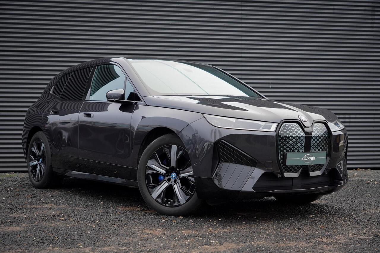 BMW iX xDrive40 Excellence 77 kWh / M-Sportpakket / Pano / Trekhaak