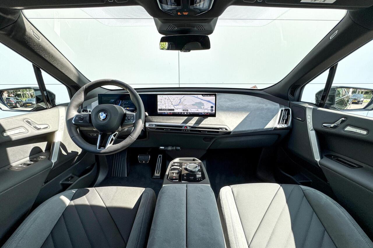 BMW iX xDrive45 101 kWh