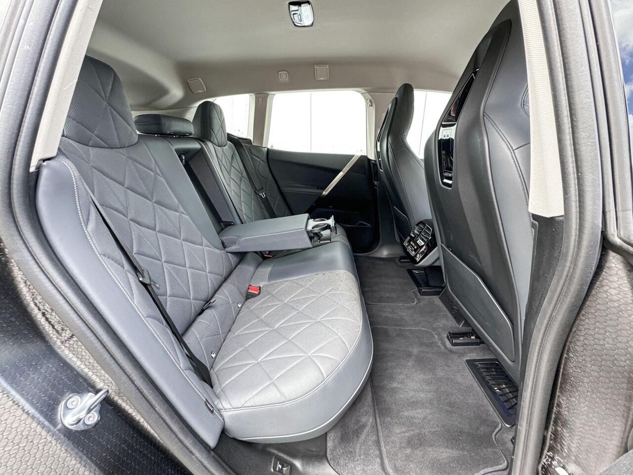 BMW iX xDrive40 High Executive 4 zone airconditioning / Head Up Display / Stoelverwarming / Iconic Sounds / Selections