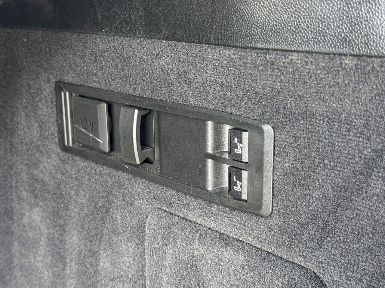 BMW iX xDrive50 22 Inch / Getinte Ramen Achter / Stoelventilatie / Stoelverwarming / Driving Assistant / Laser Light / 4 Zone Airco / Selections