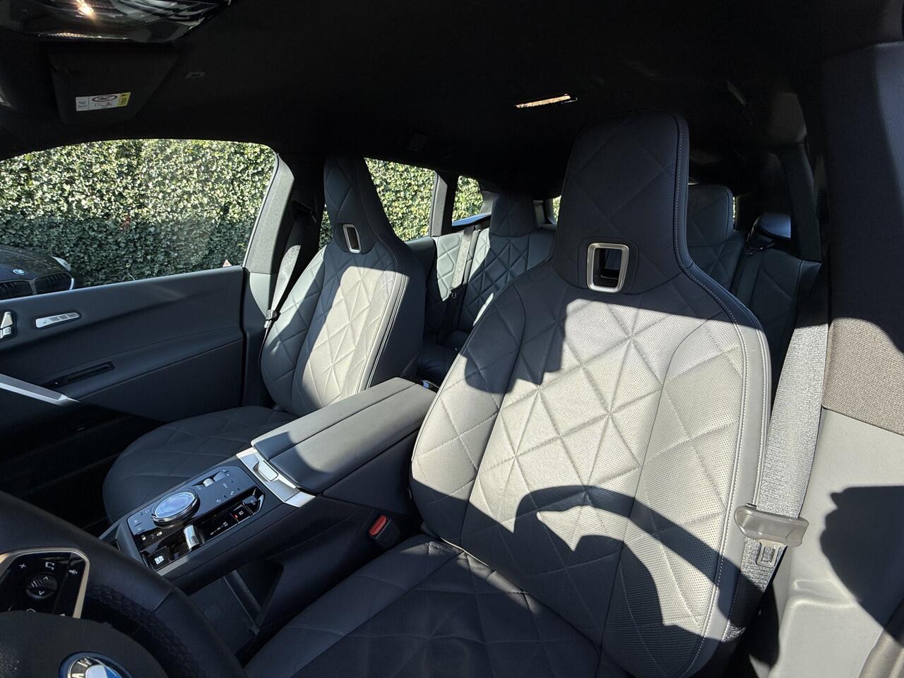 BMW iX xDrive40 High Exe | 21" | Laser | Sportpakket | Driving Assistant Plus