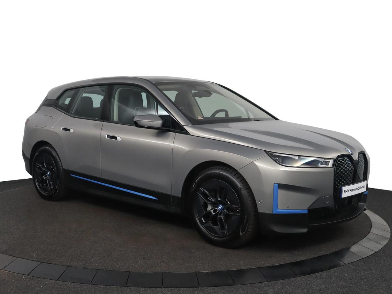 BMW iX xDrive40 Business Edition Plus 77 kWh | Driving Assistant Professional| voorstoelen verwarmd | laser LED koplampen |