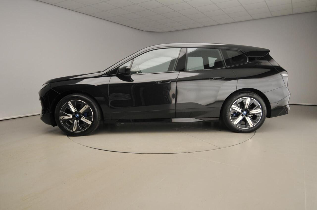 BMW iX xDrive50 | Sportpakket | Laserlicht | Leder | HUD | Active cruise | Panoramadak | Bowers & Wilkins sound | Alu 21 inch
