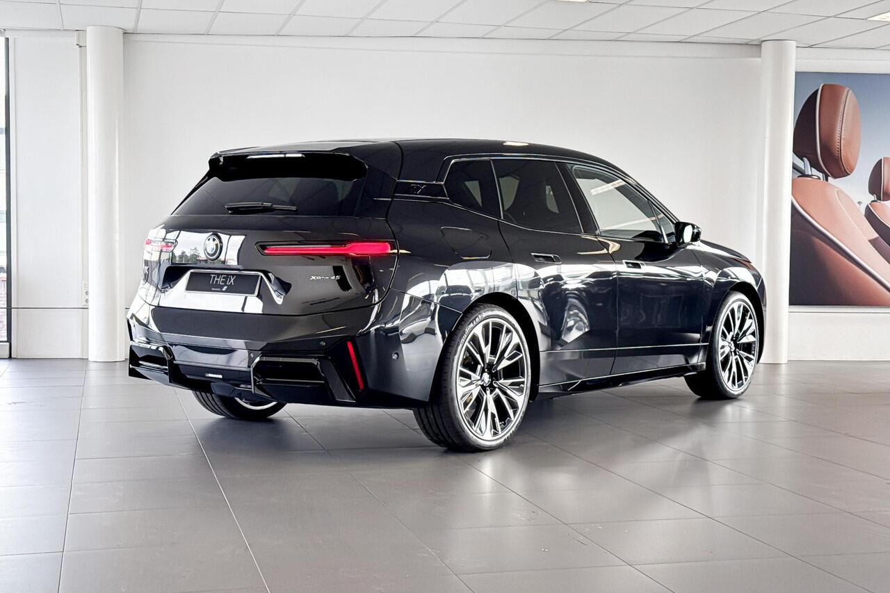 BMW iX xDrive45 | M Sport Pro | Comfort Pack | Innovation Pack | Trekhaak | Sky Lounge