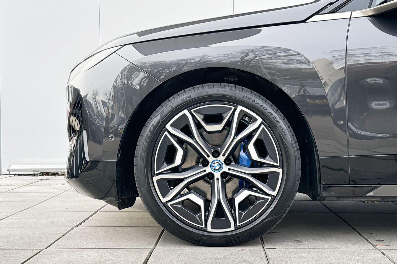 BMW iX xDrive40 High Executive M-Sport / Copilot Pack / Parking Assistant Plus / Harman Kardon / Head-Up / Stuurwielrand Verwarmd / 22 Inch / getint glas / Individual Exterieur Line Titanbronze / Clear&Bold / Selections