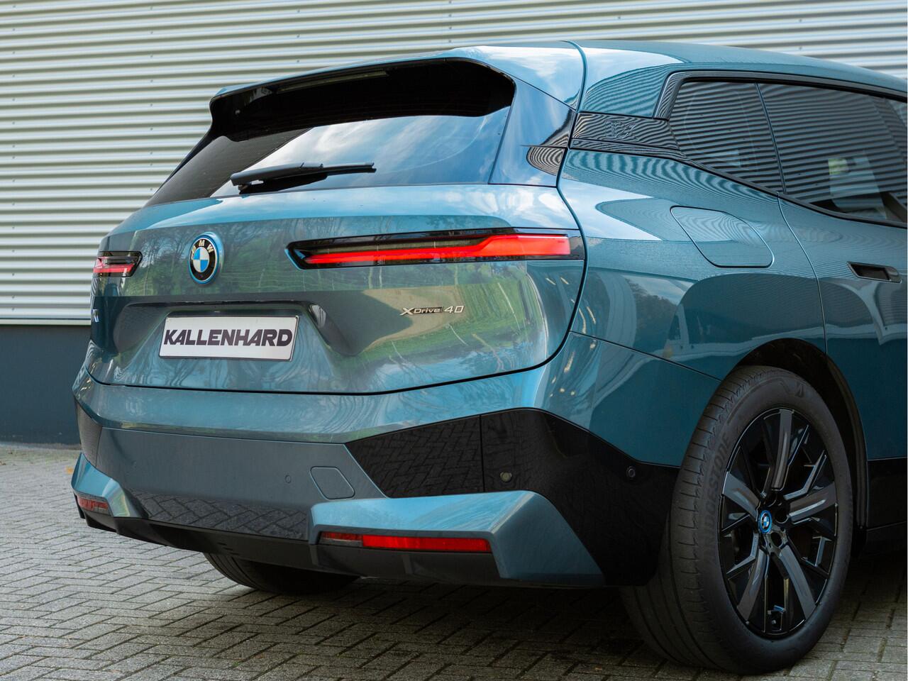 BMW iX xDrive40 - Sportpakket - Pano - Harman Kardon - Stoelventilatie - Driving Ass Prof