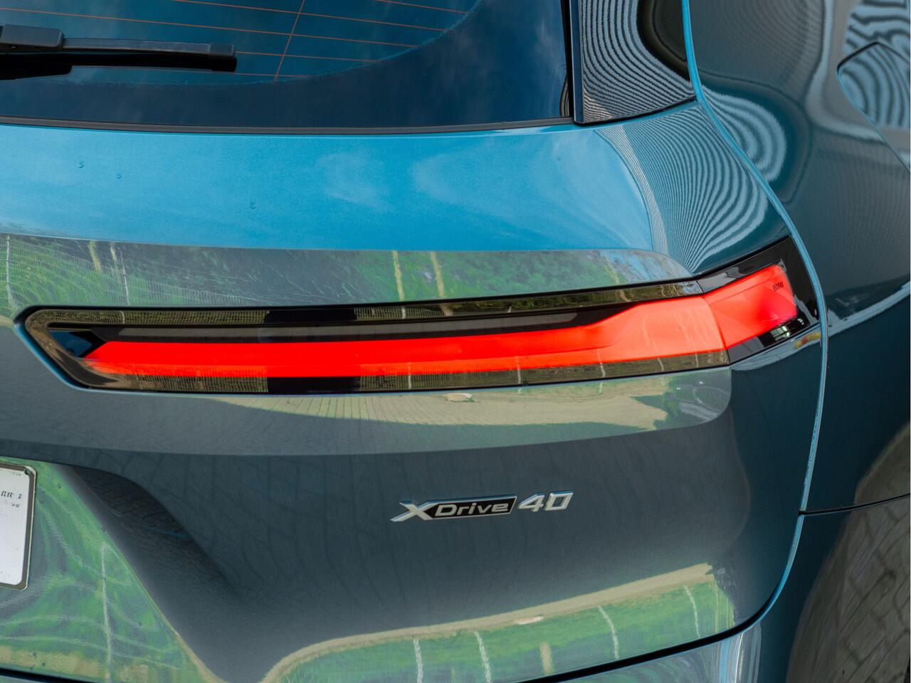 BMW iX xDrive40 - Sportpakket - Pano - Harman Kardon - Stoelventilatie - Driving Ass Prof