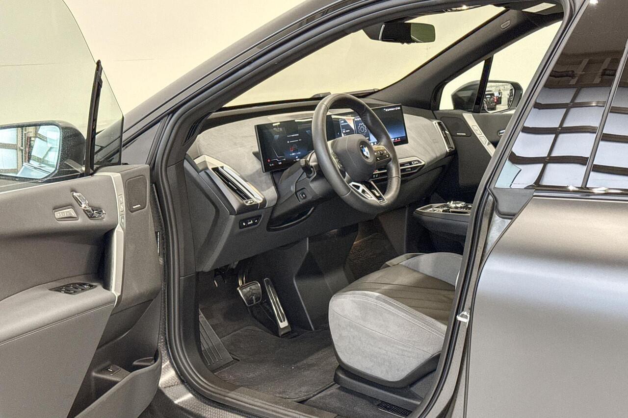 BMW iX xDrive45