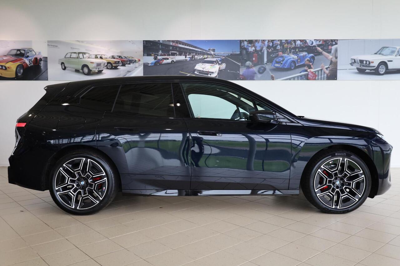 BMW iX xDrive45 | M Sportpakket Pro | Alcantara | Innovation Pack | Driving & Parking Assistant Professional | Harman Kardon | Comfort Pack | Trekhaak