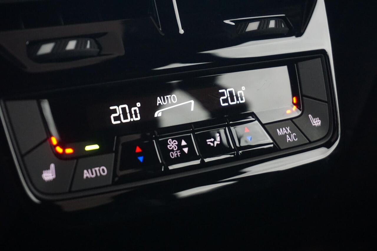 BMW iX M60 High Executive 112 kWh | Full PPF + Klasse 5 / Trekhaak / Panoramdak Sky Lounge / Soft Close / 22 Inch