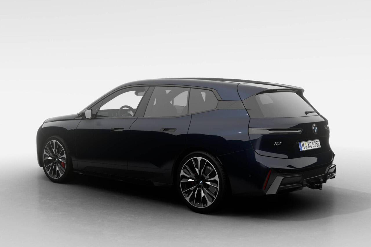 BMW iX xDrive M70 | Comfort Pack | Innovation Pack | Trekhaak | 23" LM | Sky lounge | Showroomvoordeel