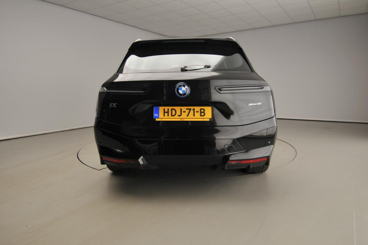 BMW iX xDrive50 | Sportpakket | Laserlicht | Leder | HUD | Active cruise | Panoramadak | Bowers & Wilkins sound | Alu 21 inch