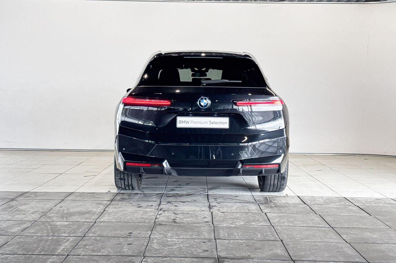 BMW iX xDrive50 Business Edition Plus Sportpakket | Selections