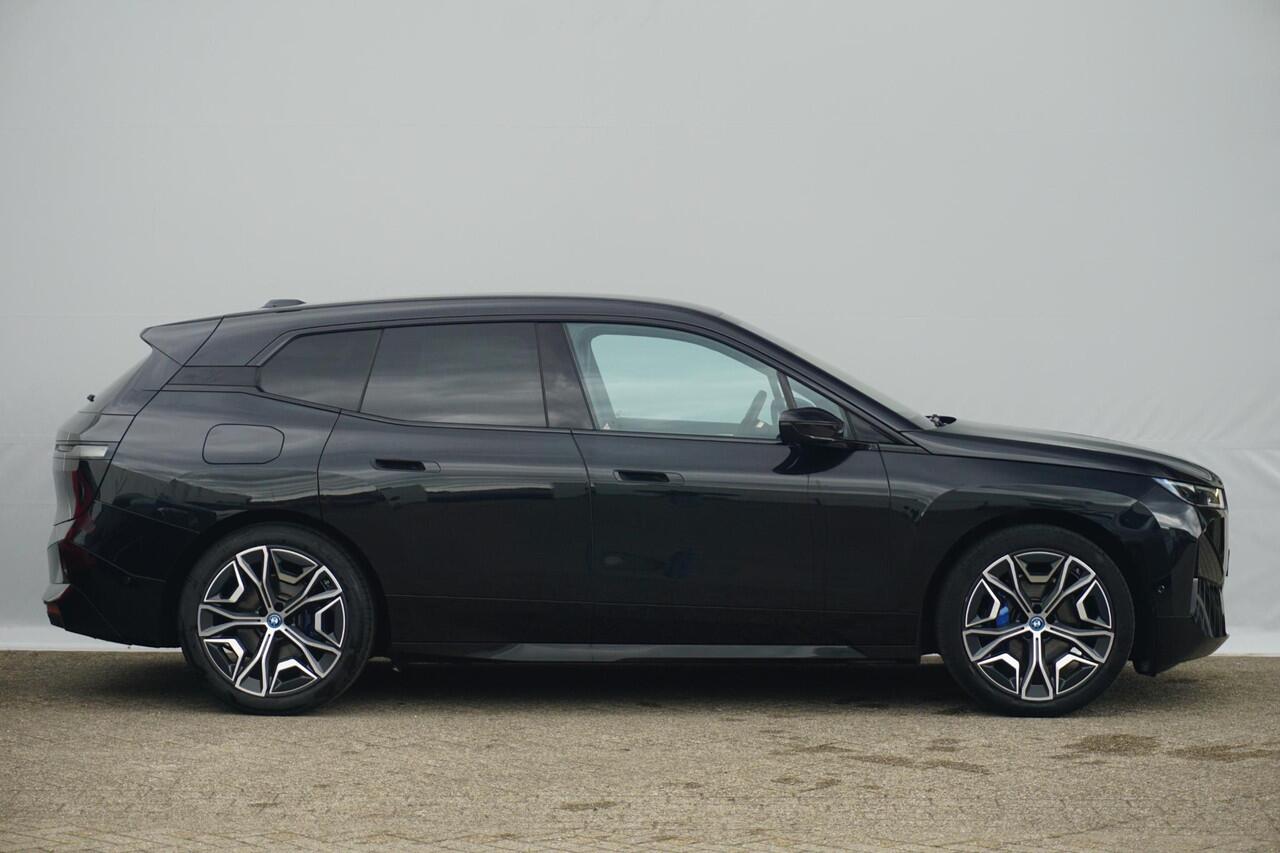 BMW iX xDrive40 Sportpakket 22'' / Bowers & Wilkins / Laserlight / Driving Assistant